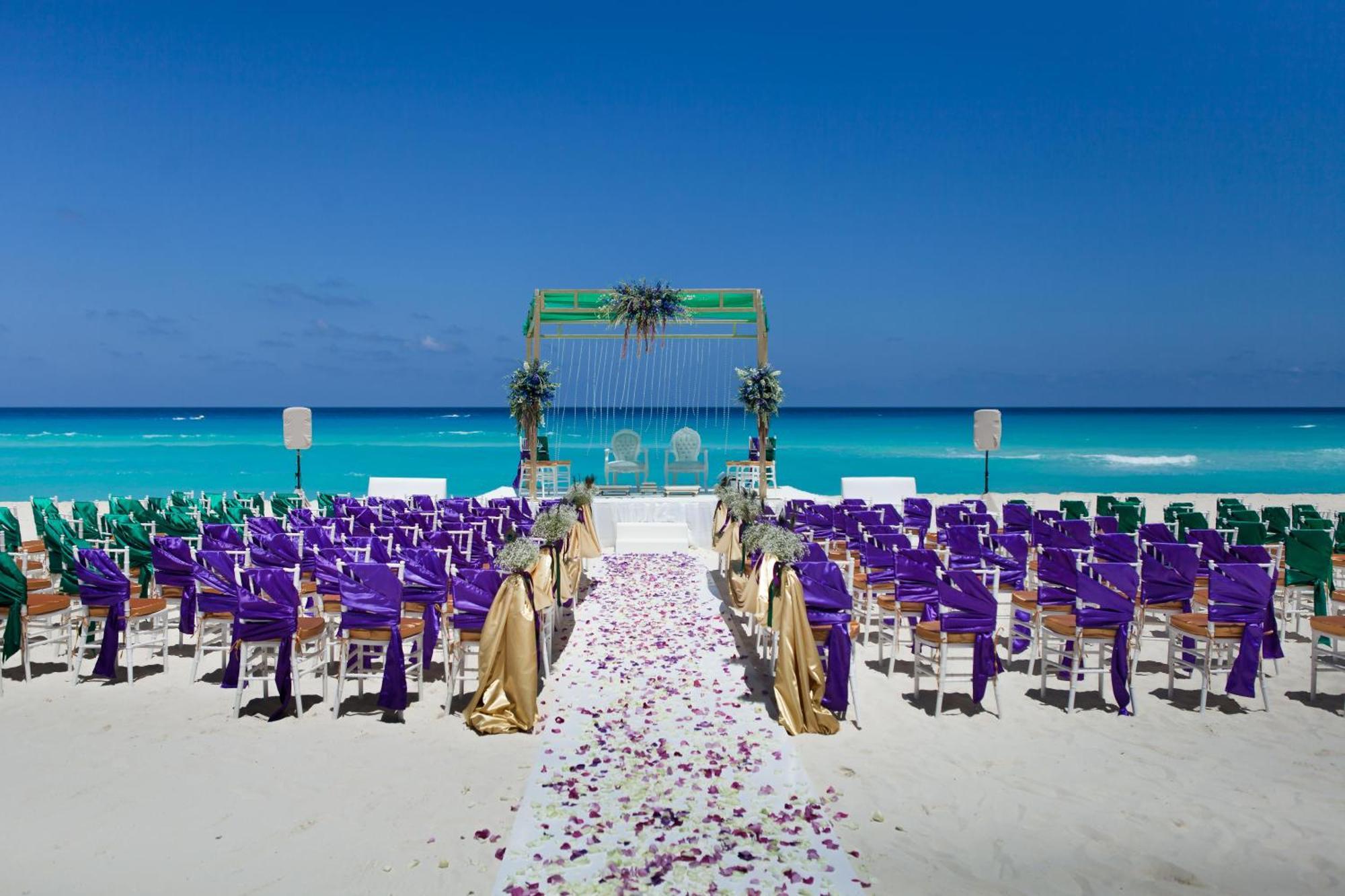 The Pyramid Cancun By Oasis Exteriér fotografie Beach wedding