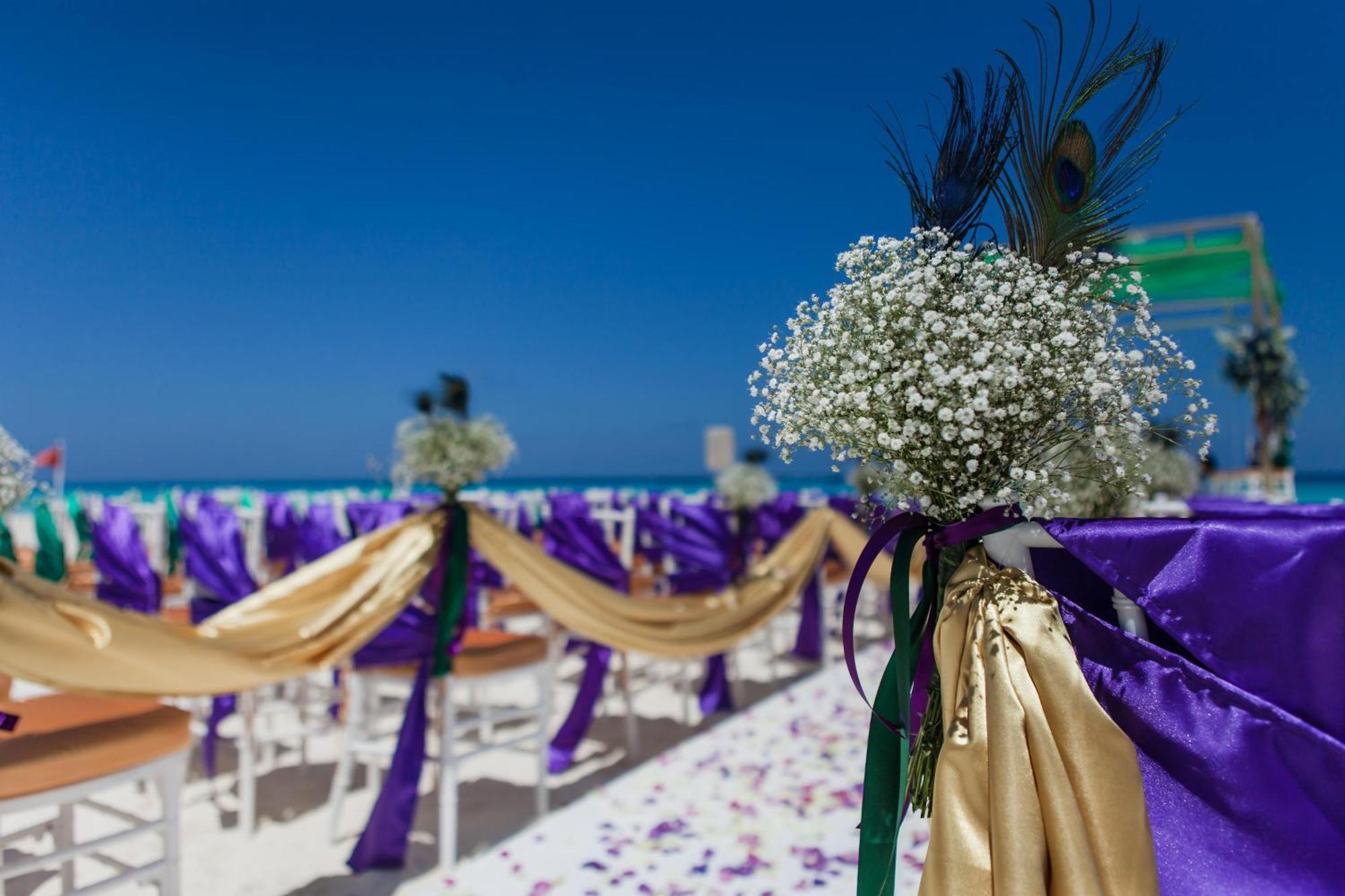 The Pyramid Cancun By Oasis Exteriér fotografie A beach wedding
