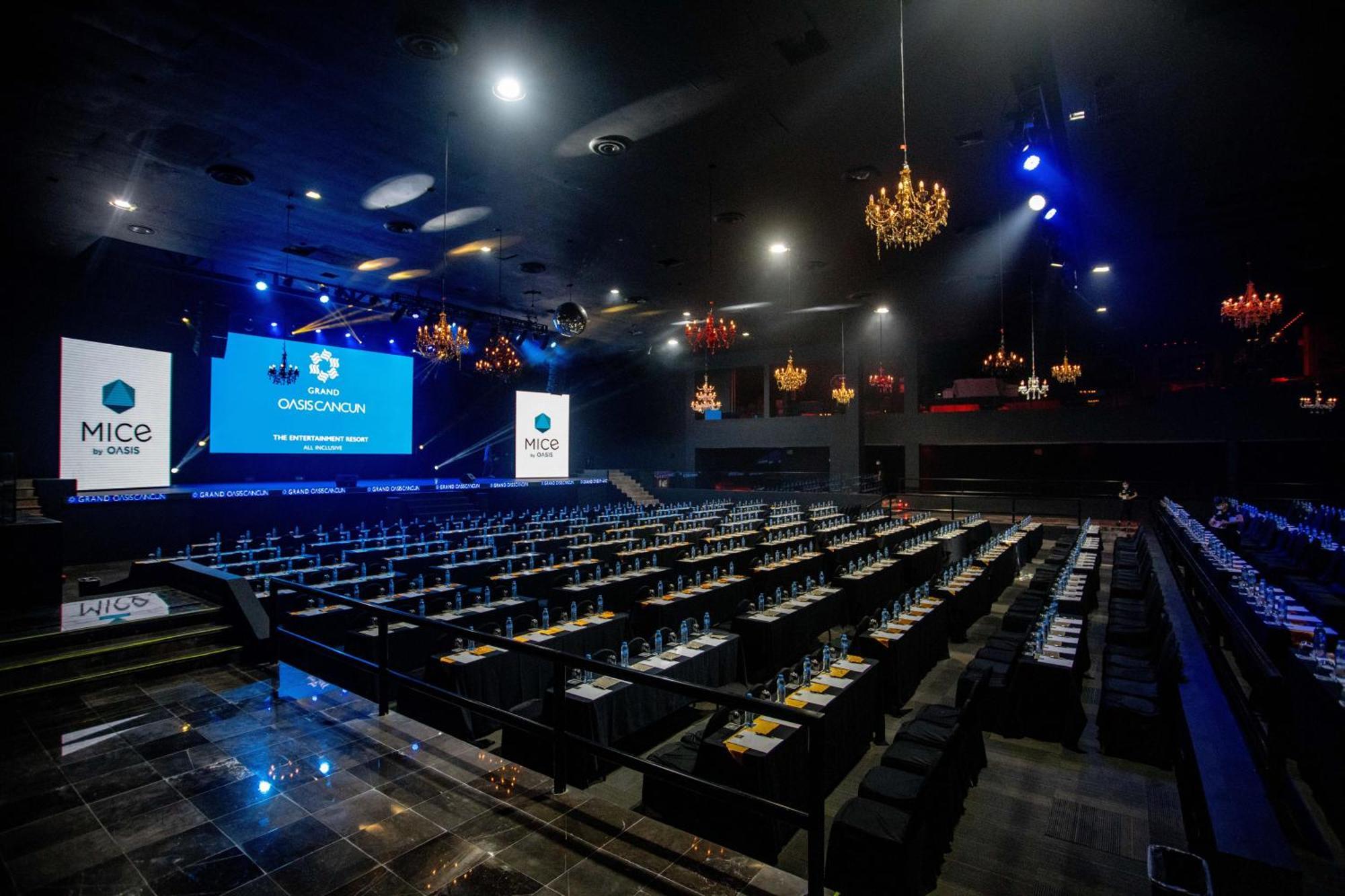The Pyramid Cancun By Oasis Exteriér fotografie The Auditorium