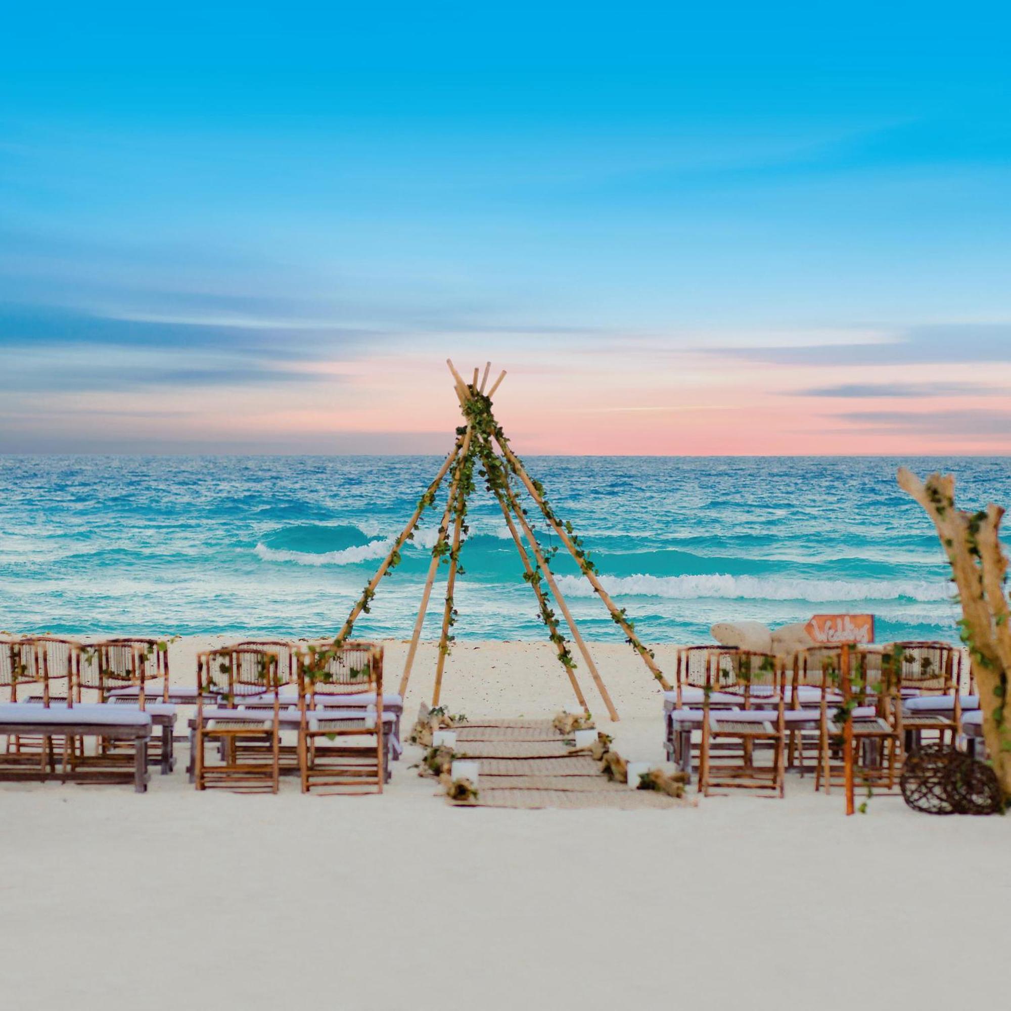 The Pyramid Cancun By Oasis Exteriér fotografie Beach wedding