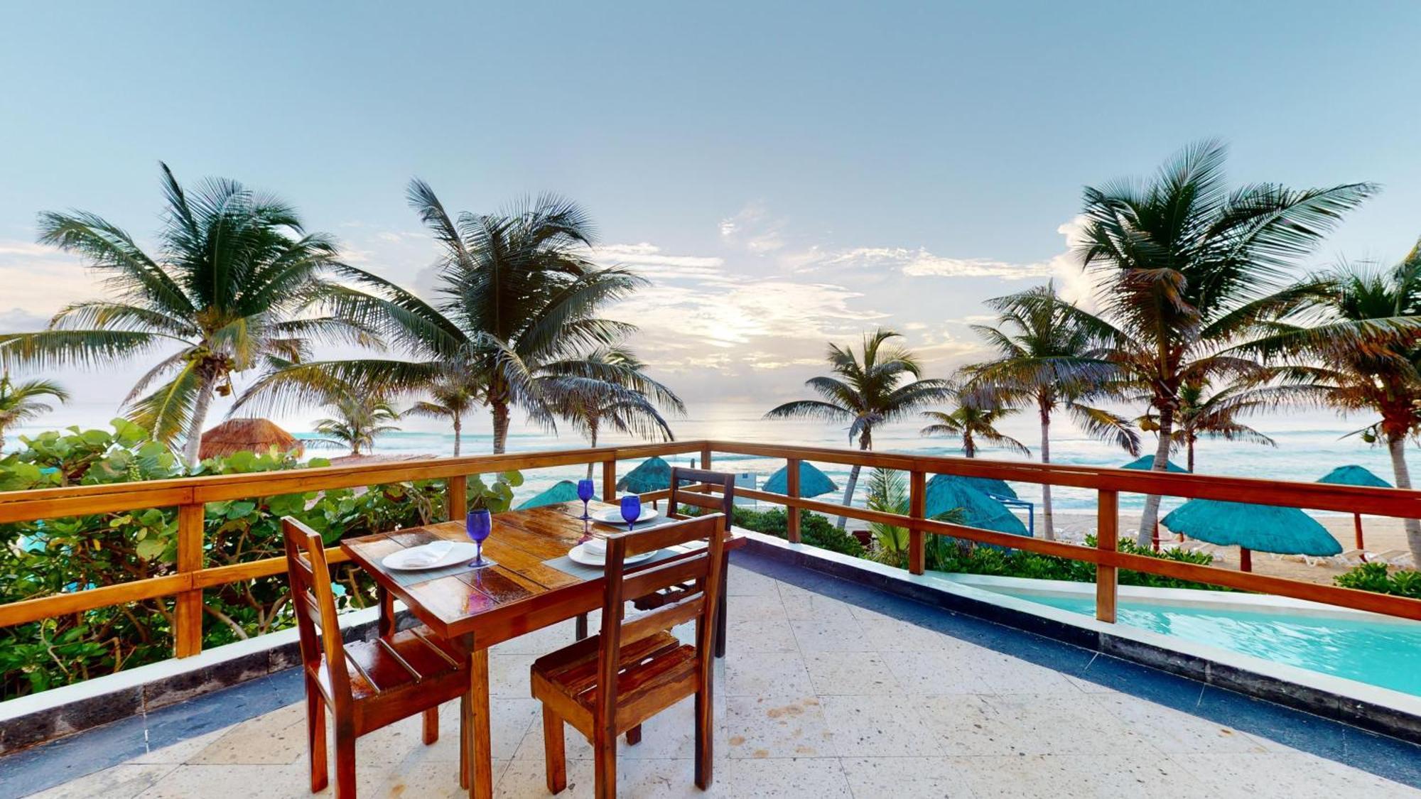 The Pyramid Cancun By Oasis Exteriér fotografie Beachfront dining at the Grand Palladium Resort & Spa, Playa del Carmen, Mexico