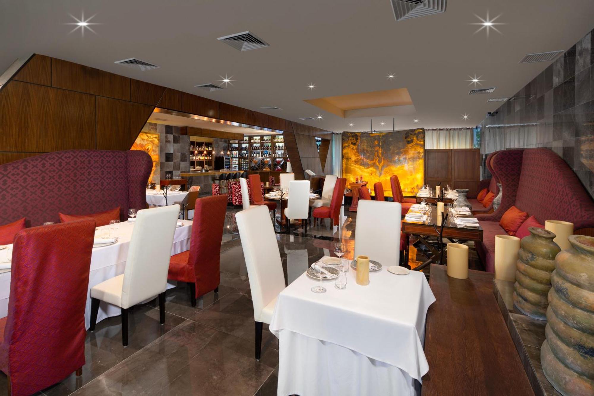 The Pyramid Cancun By Oasis Exteriér fotografie Interior of the restaurant