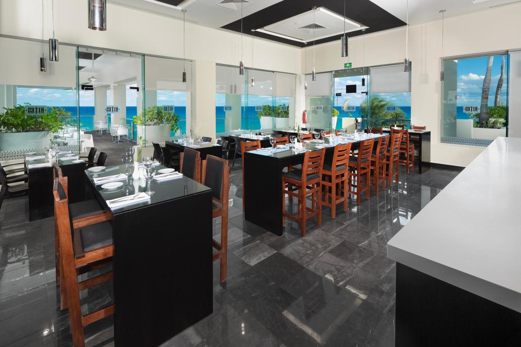 The Pyramid Cancun By Oasis Exteriér fotografie Restaurant
