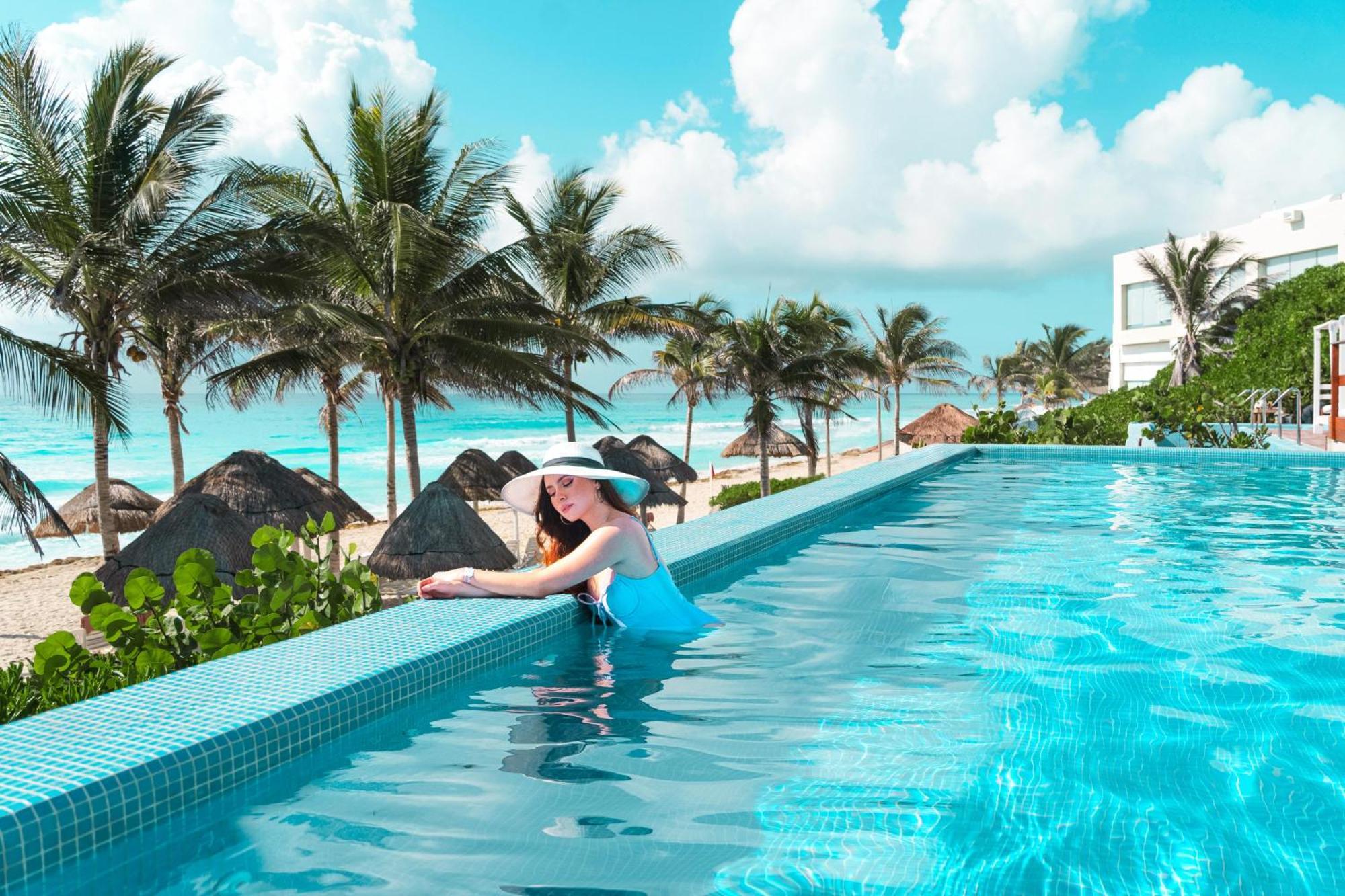 The Pyramid Cancun By Oasis Exteriér fotografie Infinity pool at the Grand at Moon Palace, Cancun, Mexico
